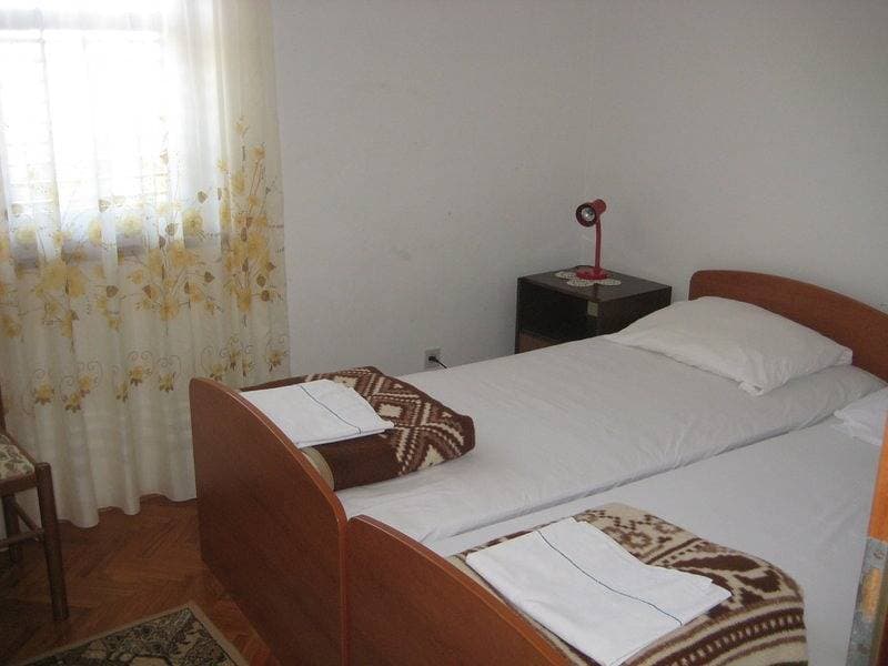 Foto 11 von 13: 2-Zimmer-Ferienwohnung am Strand Maslinica, Solta -b
