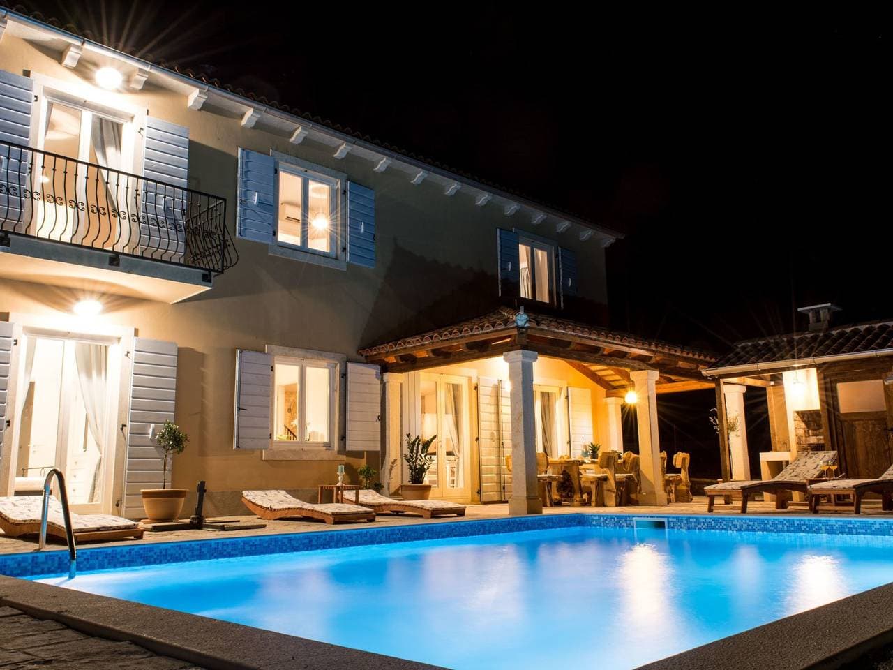 Nettes Ferienhaus in Smoljanci mit Privatem Pool 1