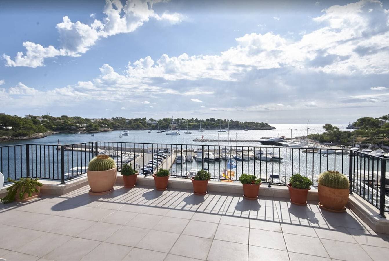 Foto 3 von 24: Penthouse "Es Port" direkt am Meer mit Meerblick, Bergblick, WLAN, Klimaanlage und Balkon