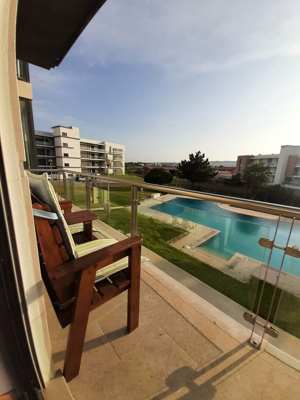 Foto 3 von 15: T2-Apartment mit Pool und Garten in São Martinho do Porto