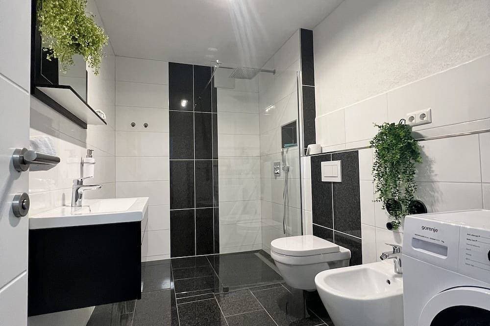 Foto 4 von 13: Moderne, helle Ferienwohnung mit Blick auf weite Landschaft; Parkplatz vorhanden