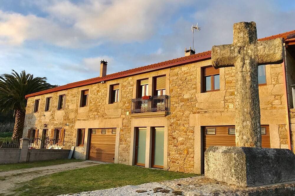 Haus in natürlicher Umgebung, 200 m vom Strand in Costa da Morte entfernt 1