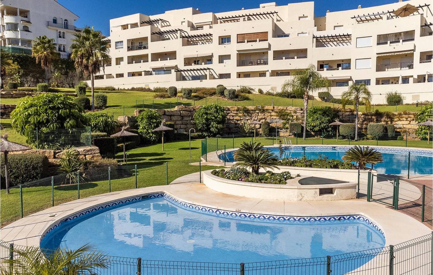 Foto 11 von 27: Apartment mit Meerblick, Parkplatz und Pool