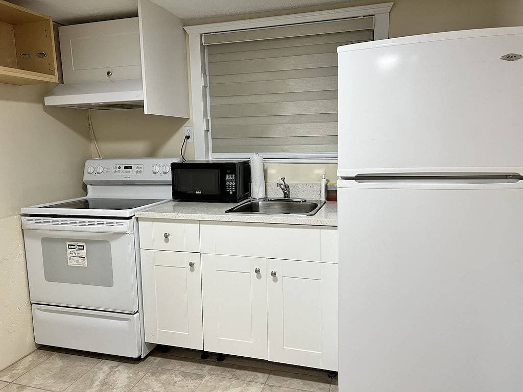 Foto 11 von 11: Bright1 Br suite w/ free parking & wifi & Netflix & all basic amenities