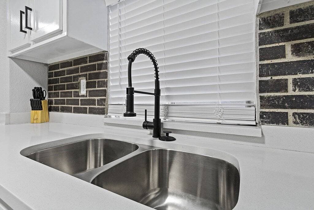 Foto 2 von 20: Welcoming modern home in Central El Paso