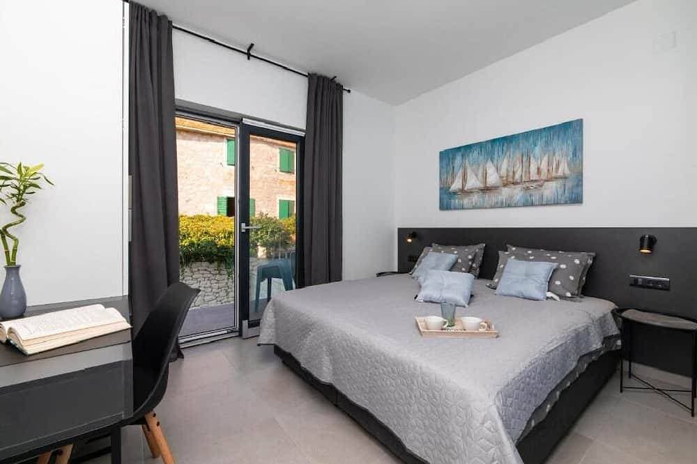 Foto 2 von 7: Villa Sanja, Ein-Schlafzimmer-Apartment mit Balkon, Meerblick
