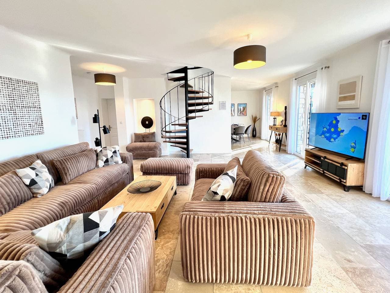 Foto 3 von 44: Ferienhaus 'Provence Living' mit Bergblick, WLAN und Klimaanlage