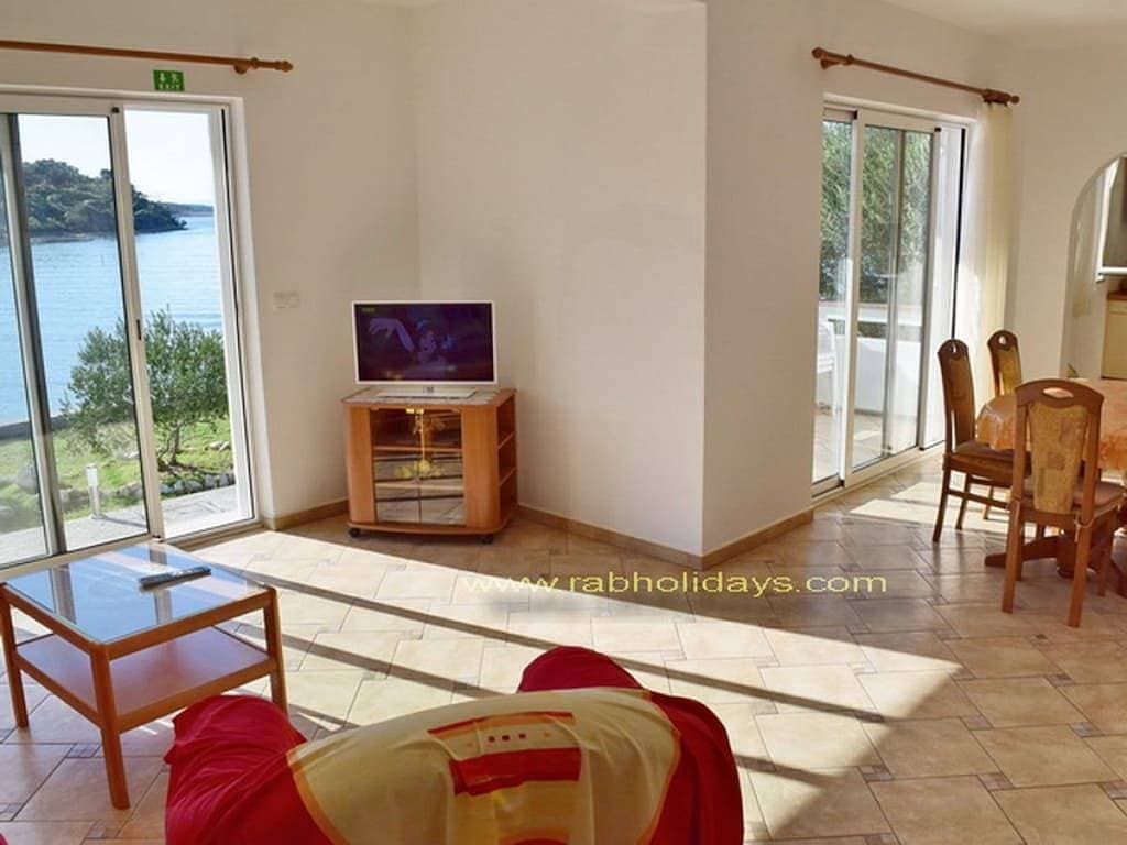 Foto 9 von 20: Ferienhaus in Rab mit Schwimmbecken
