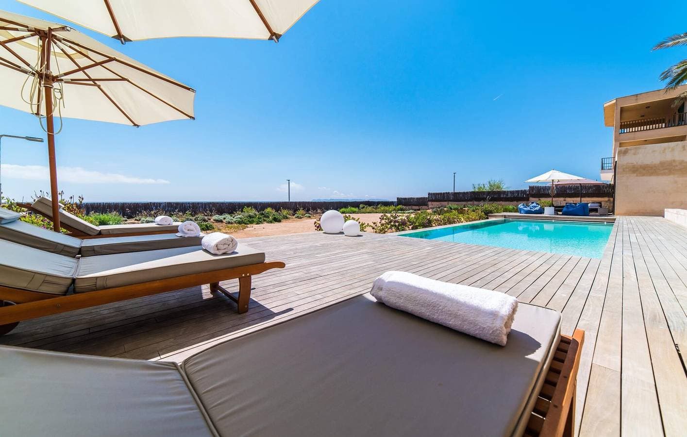 Foto 10 von 51: Apartment mit Meerblick, Pool, Terrasse und AC 2 km von Playa Es Pregons entfernt