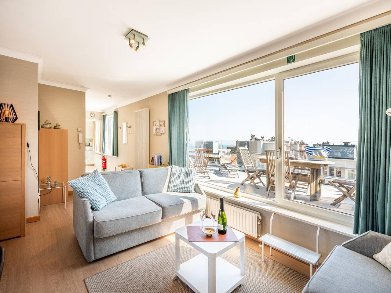 Appartement mit großer Terrasse und Meerblick
 1