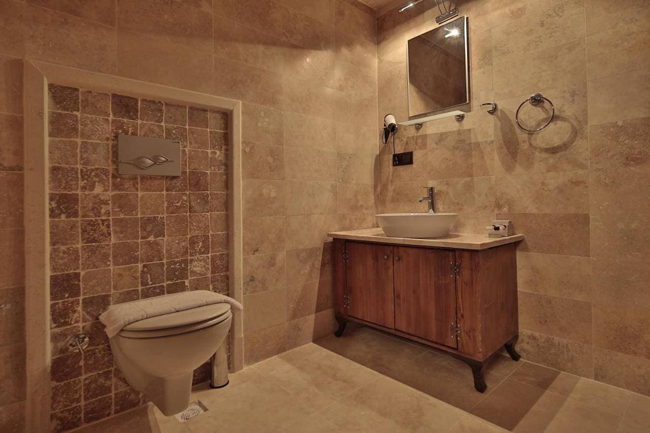Foto 9 von 16: Deluxe Triple Stone Room with Courtyard View