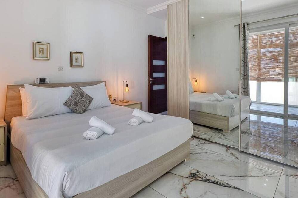 Foto 8 von 30: Central Sliema | 3Br home w/Terrace, Walk to Beach