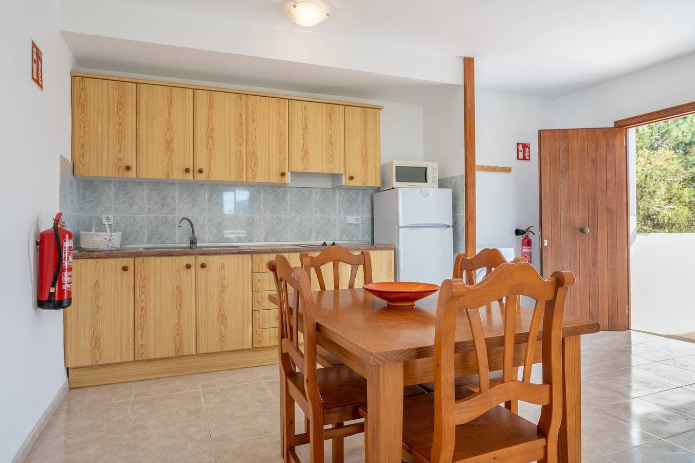 Foto 10 von 25: Apartment mit Klimaanlage, Pool, WLAN, Balkon und strandnaher Lage