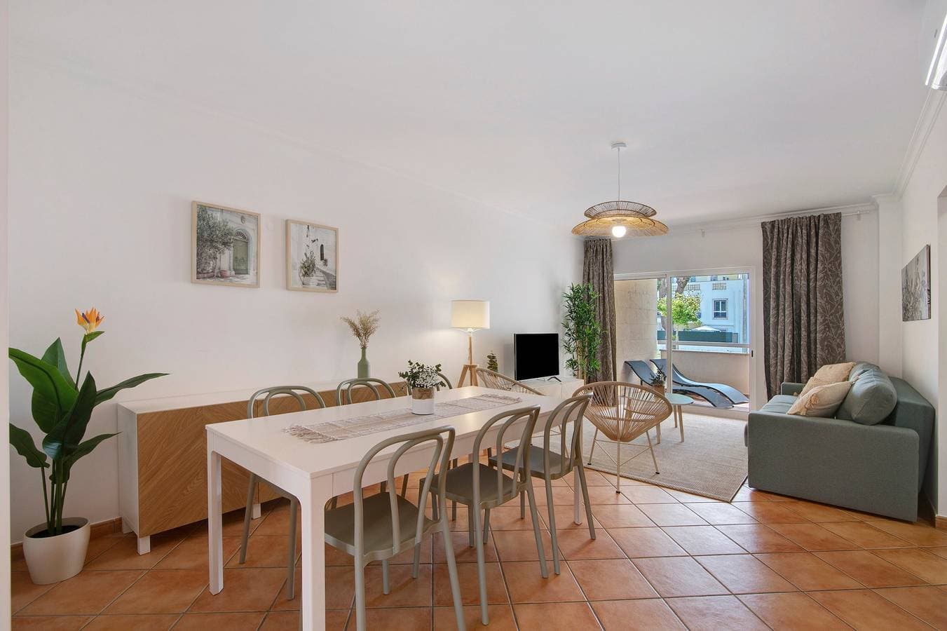 Foto 5 von 24: Ferienwohnung "T2 D Apt Amendoeira" mit Gemeinschaftspool, 2 Balkonen & WLAN