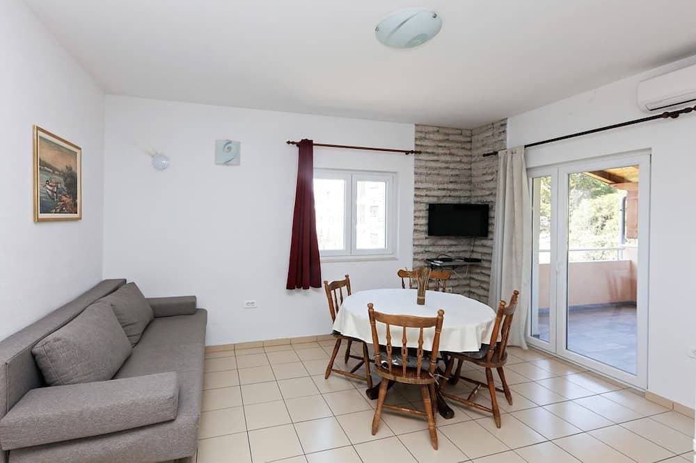Foto 4 von 16: 1-Zimmer-Ferienwohnung mit Balkon und Meerblick Grebastica, Sibenik