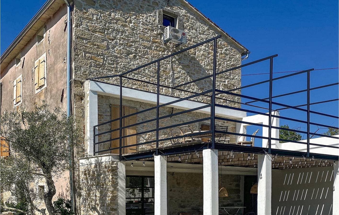 Reizende 2-Zimmer-Wohnung mit Pool, WLAN und Parkplatz in der Nähe des Stadtzentrums von Brkac 1