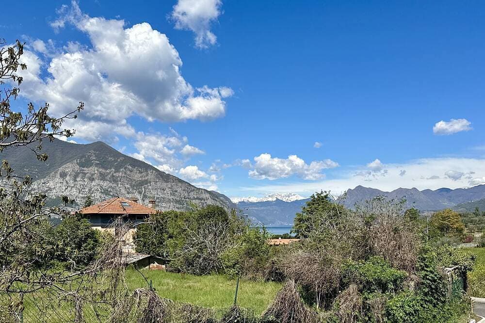 Lake and mountain view house - with private garage 1