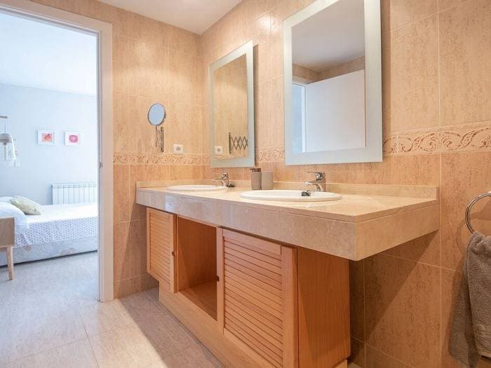 Foto 11 von 44: Ferienhaus für 8 Personen mit Balkon