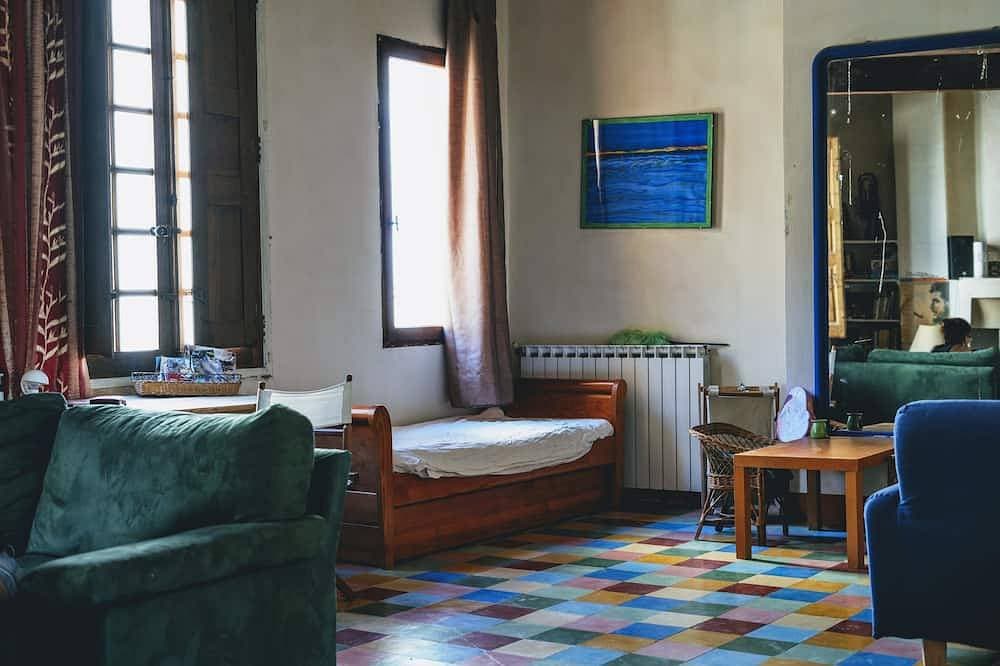 Historic house for 8 people in the heart of Riez+ terrace. Spacious, Ideal for families 1