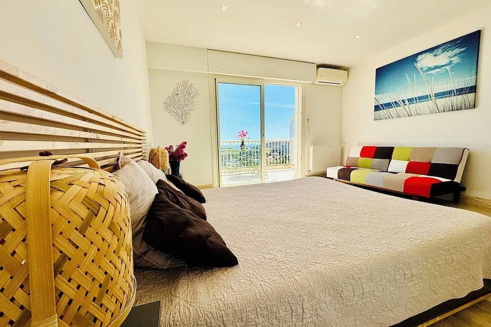 Foto 3 von 20: Studio mit Balkon und Parkplatz, atemberaubender Blick auf Cap-Ferrat und das Meer!