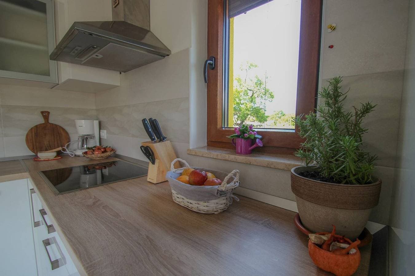 Foto 8 von 37: Cozy Ferienhaus mit Jacuzzi, Garten, Aussendusche, Grill