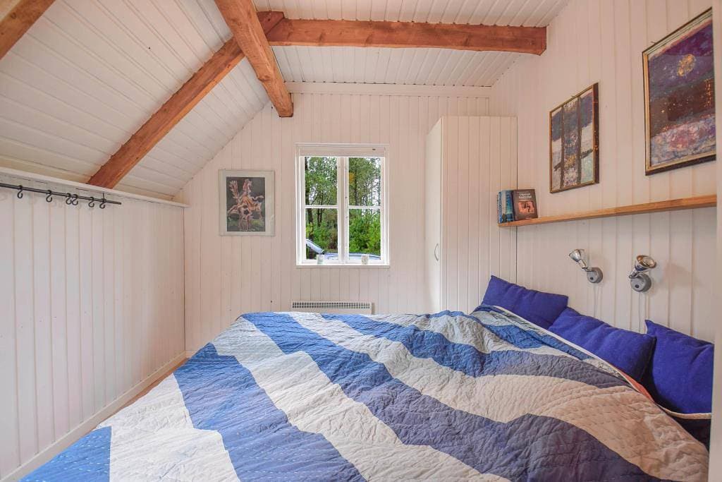 Foto 11 von 15: Rustikal charmantes Reetdachhaus mit Kaminofen – Optimal für 2 Personen