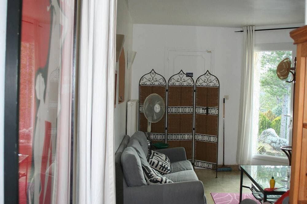 Foto 8 von 30: Les Rochers - Spacious woodland gite with heated pool