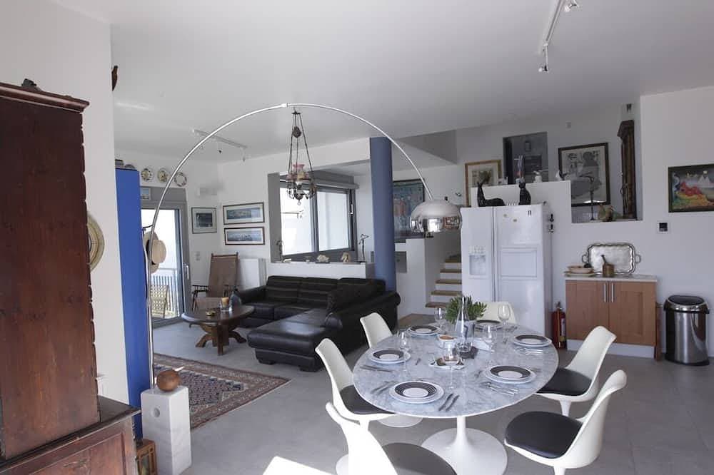 Foto 12 von 28: Spacious - Luxurious Art Villa Meerblick Mit Pool Und Herrlichem Sonnenuntergang!
