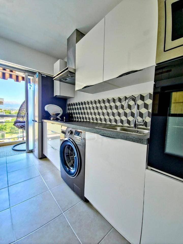 Foto 6 von 27: Studio Apartment with King Bed