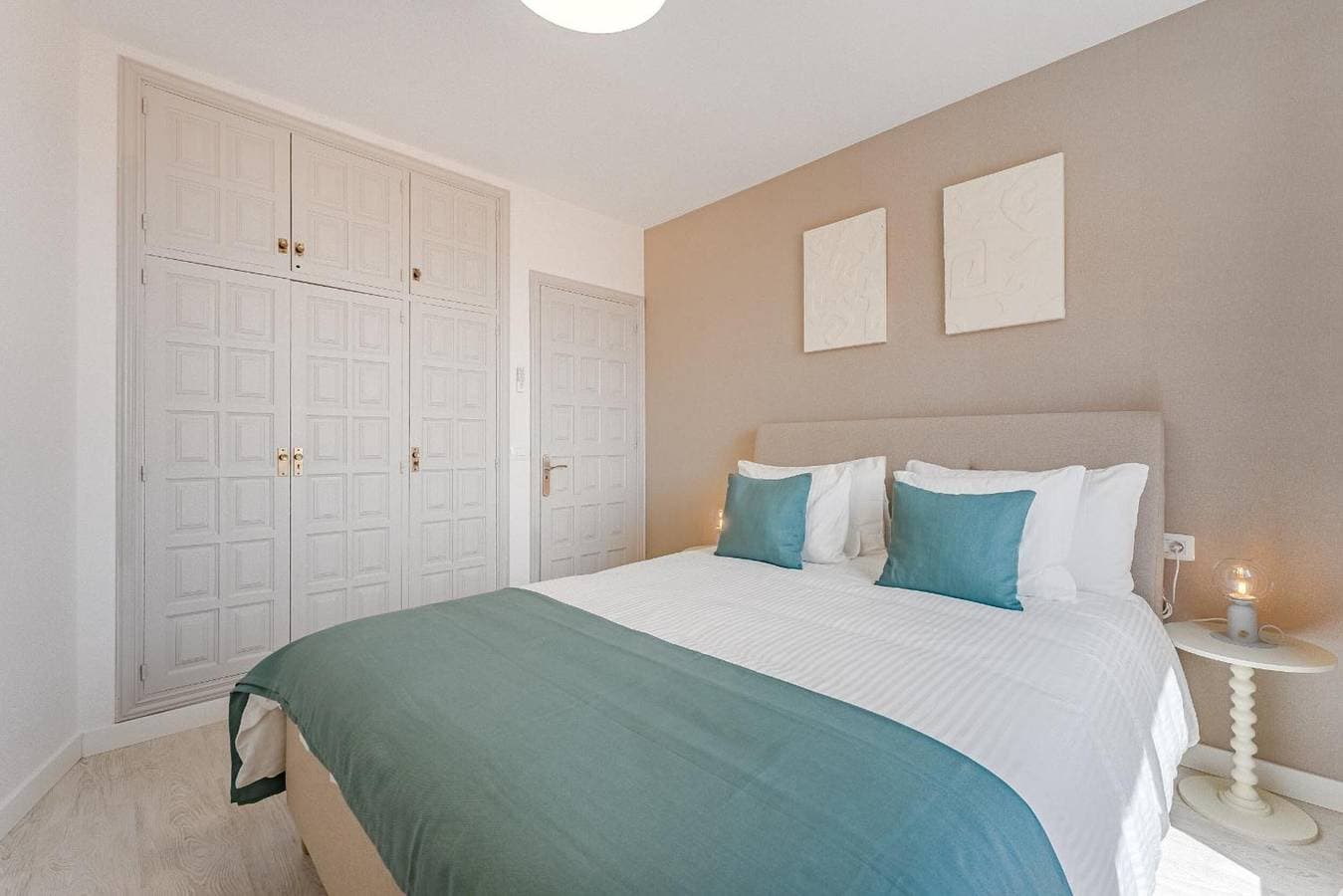 Foto 9 von 15: Ferienwohnung 'Drilasol 1 Bed' mit Gemeinschaftspool, Balkon und WLAN