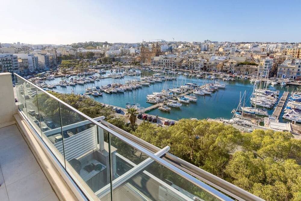 Modern 3Br home with Stunning Marina View in Pieta 1