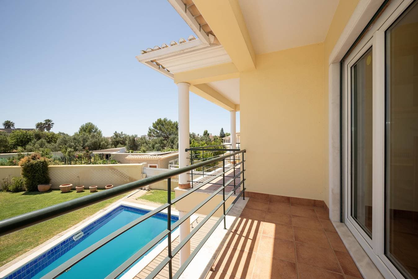 Foto 2 von 37: Parede Villa By Hosty