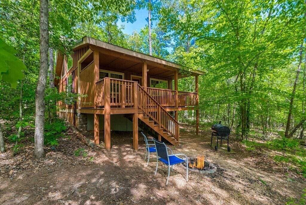 Foto 4 von 19: Romantischer Kurzurlaub Gemütliche Hütte | 1Br 1Ba | Whirlpool | Whirlpool | Haustierfreundlich