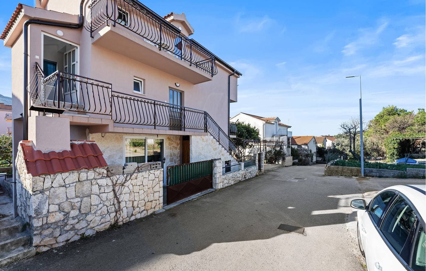 Foto 2 von 26: Apartment am Meer mit Terrasse, Küche und Parkplatz – 700 m vom Camp Vala entfernt