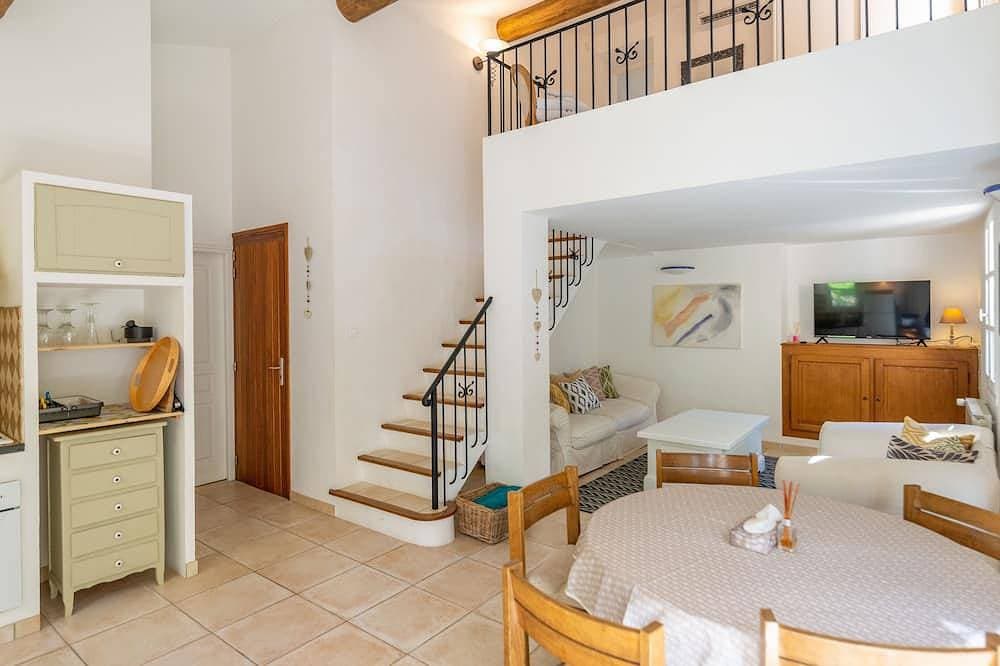 Foto 13 von 30: Cosy cottage near Roussillion, air-conditioned, 14m heated pool,  large grounds.