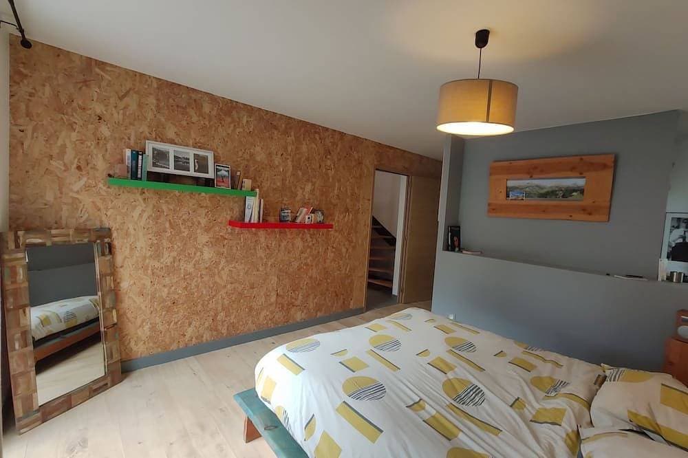 Foto 3 von 30: A spacious house with an unobstructed view, at the trailhead