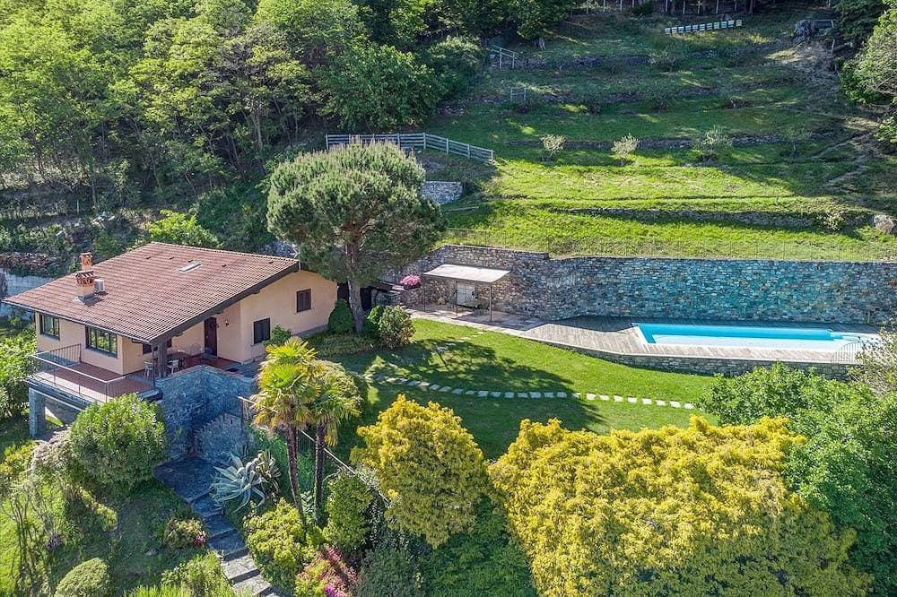 Foto 9 von 28: ... Privater beheizter Pool, 2500 m2 ... atemberaubender Seeblick