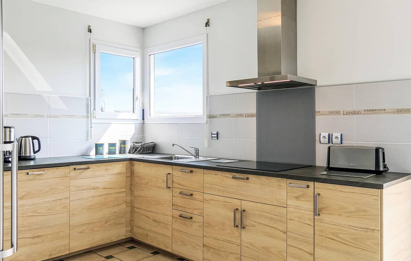 Foto 9 von 40: Schmuckstück am Strand: 100 qm Wohnung mit Parkplatz, Pool und Garten