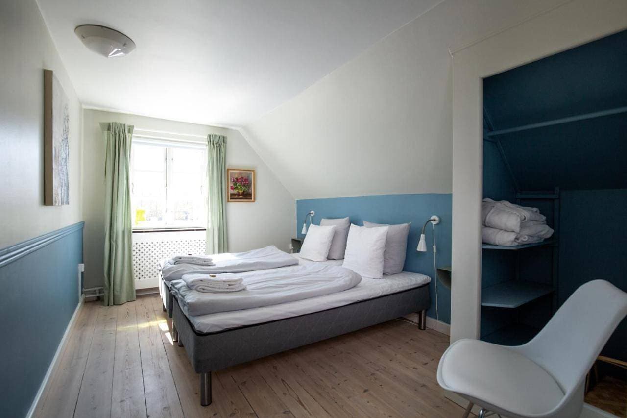 Foto 5 von 8: Double or Twin Room with Shared Bathroom