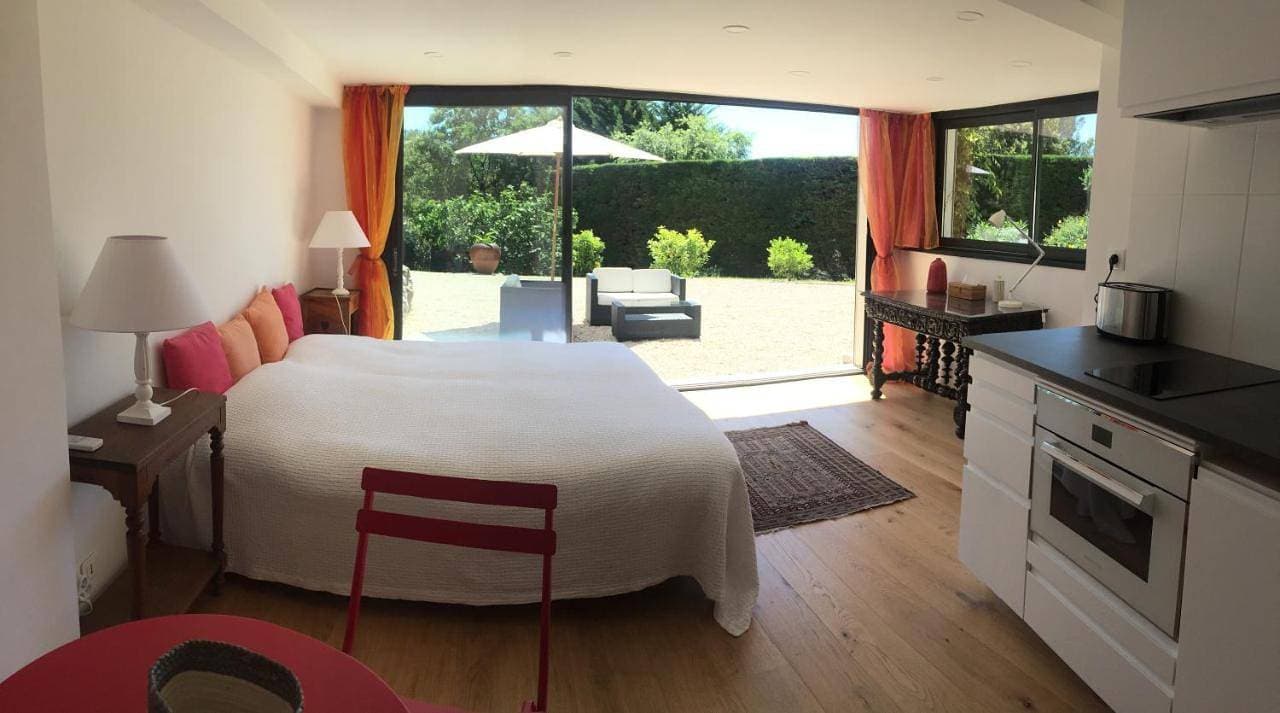 studio 36m2, dans un beau domaine privée au calme. 1