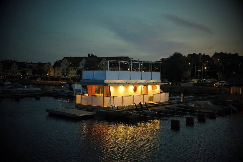 Foto 9 von 13: Unique floating retreat Sleeps 4
