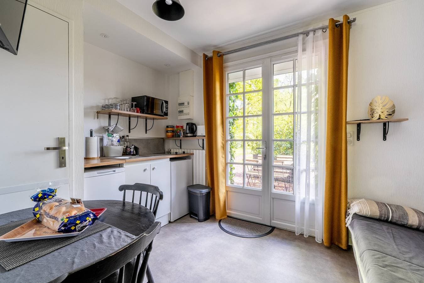 Foto 4 von 20: Landhaus 'Les Gîtes Du Robelier - L'étang' mit Privatterrasse, Gemeinschaftsgarten und WLAN