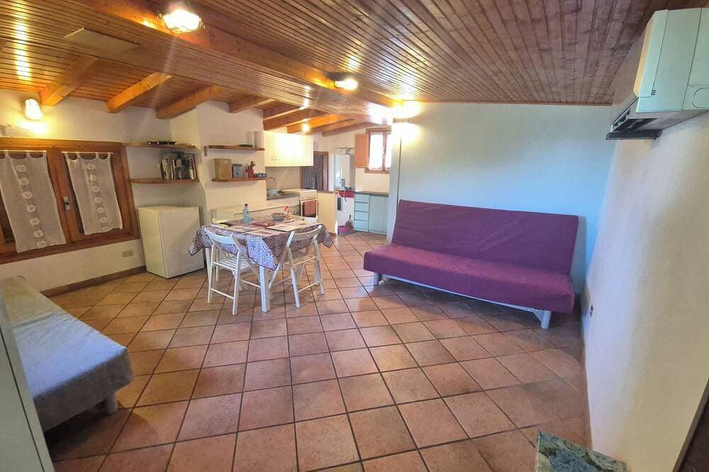 Foto 11 von 25: Ferienhaus am See mit privatem Garten und Seebrücke.