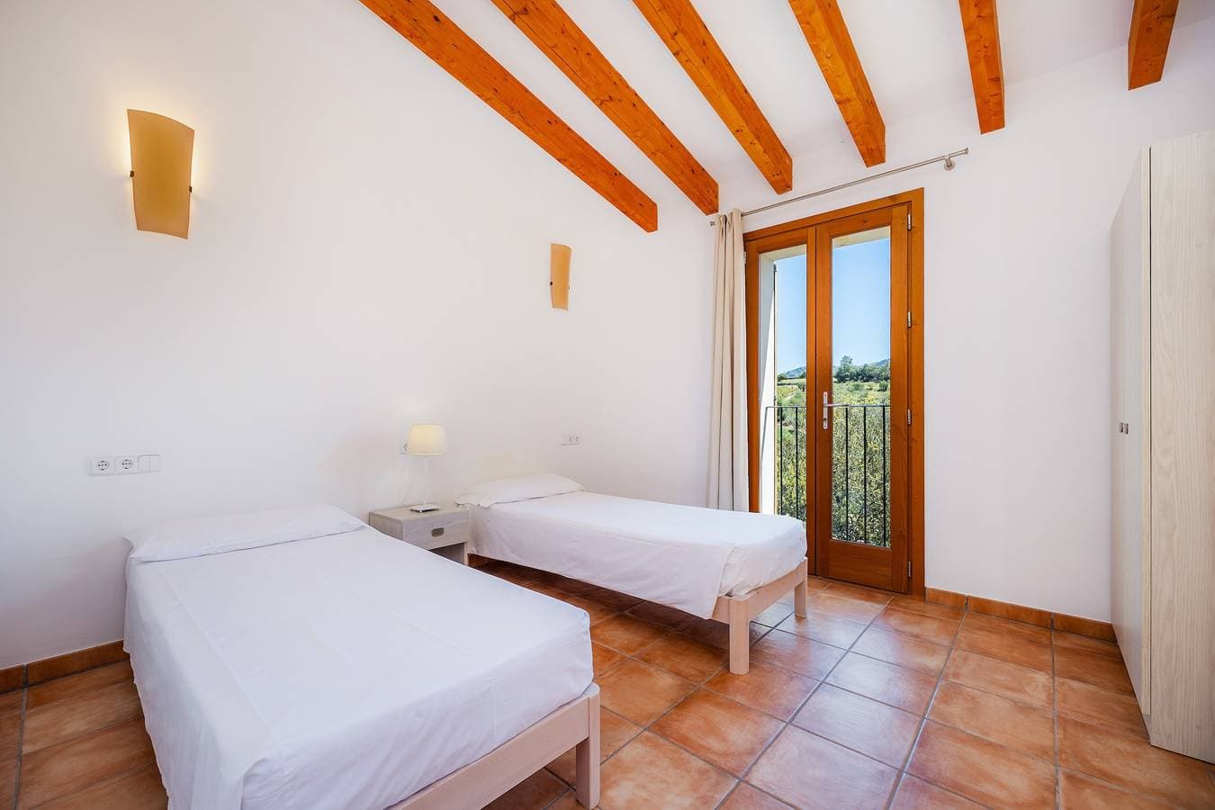 Foto 13 von 33: Ferienwohnung 'Es Colomer' mit Bergblick, Gemeinschaftspool und WLAN