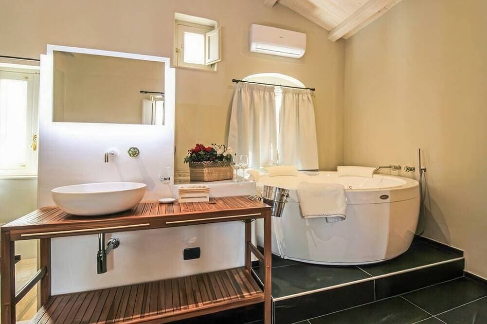 Foto 7 von 20: Casa Mercè - Cozy Two-Room Apartment with an En-Suite Jacuzzi in the Historic Center of Modica