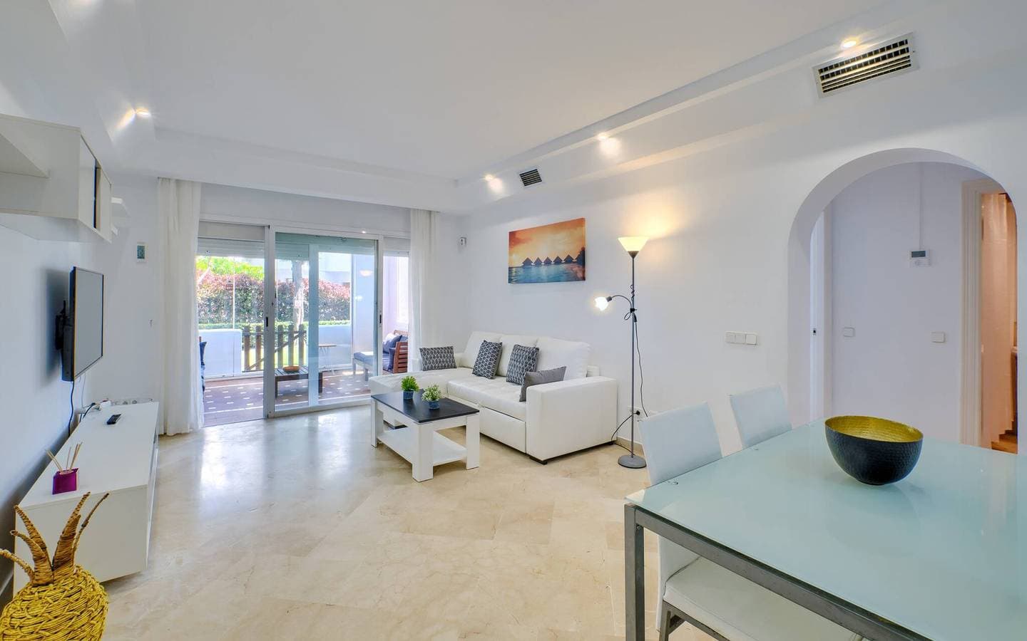 Foto 4 von 19: Gemütliches Apartment am Strand mit Pool