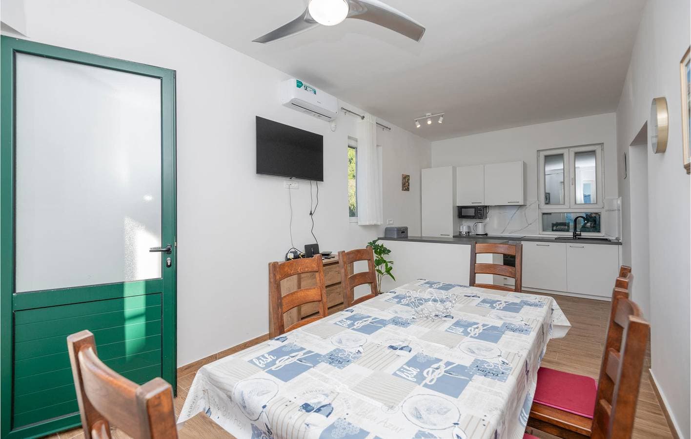 Foto 4 von 26: Gemütliche 2-Zimmer-Wohnung mit Terrasse, WLAN und Parkplatz in Küstennähe