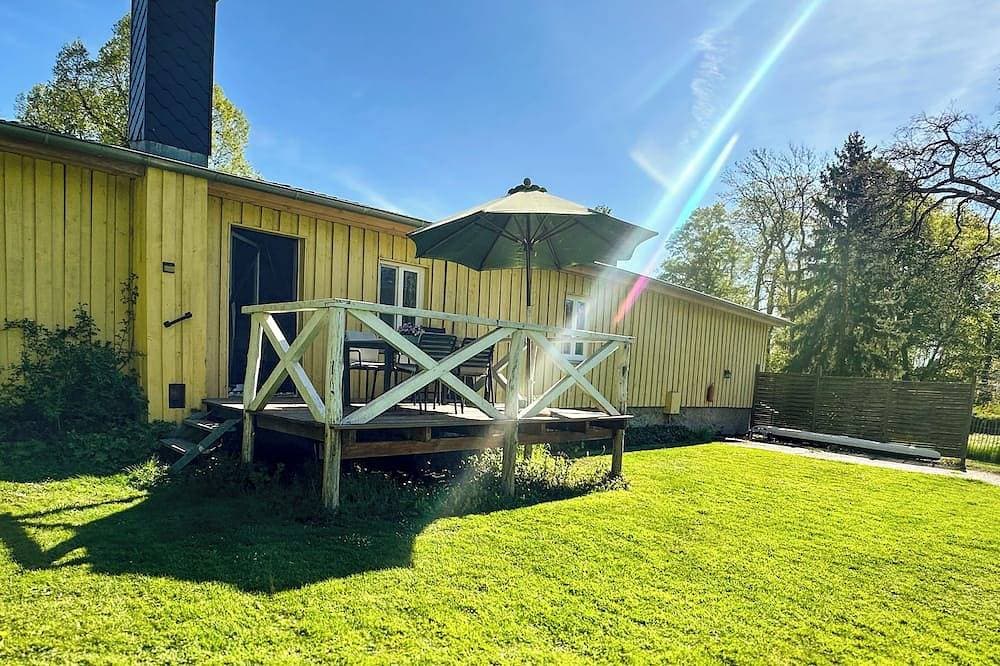 Foto 7 von 9: Top Lage am See - Charmantes Gelbes Bungalow mit Terrasse & Seeblick