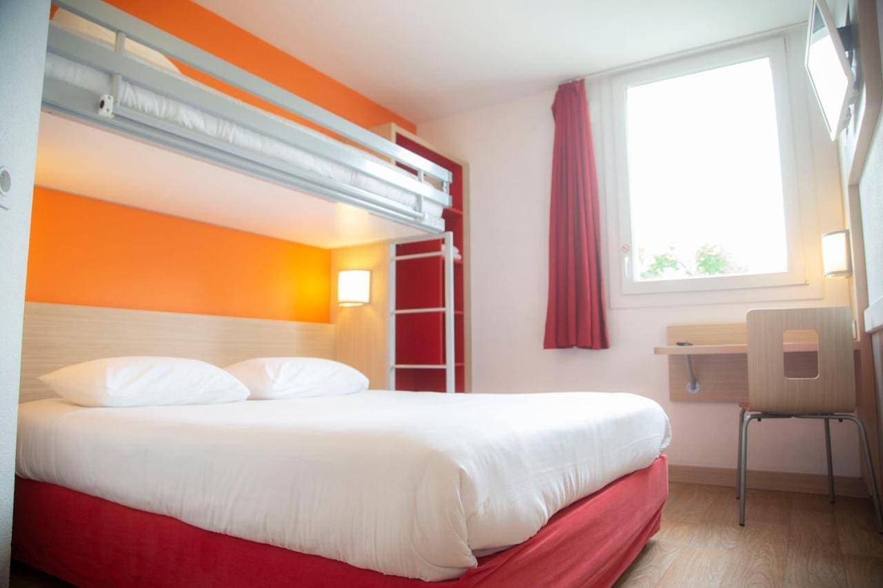 Foto 8 von 13: Triple Room (1 double bed and 1 single bed)