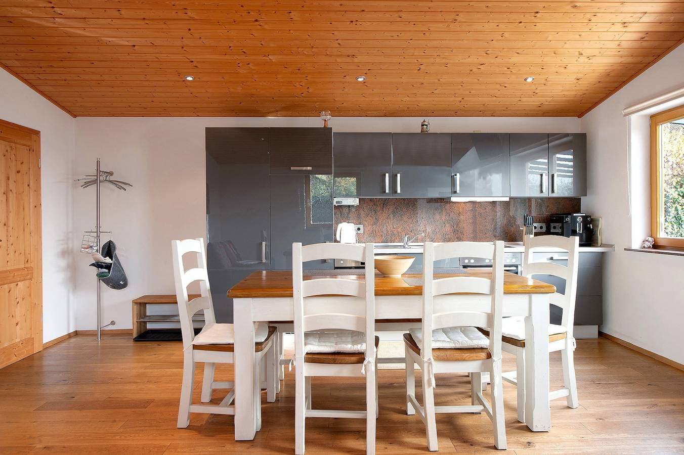 Foto 9 von 19: Ferienhaus 'Weichart' mit Terrasse und Garten